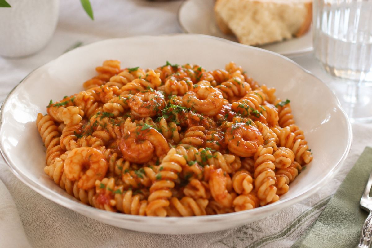 Fusilli gamberetti e pomodoro con il Bimby: il primo fresco e subito pronto, senza stress