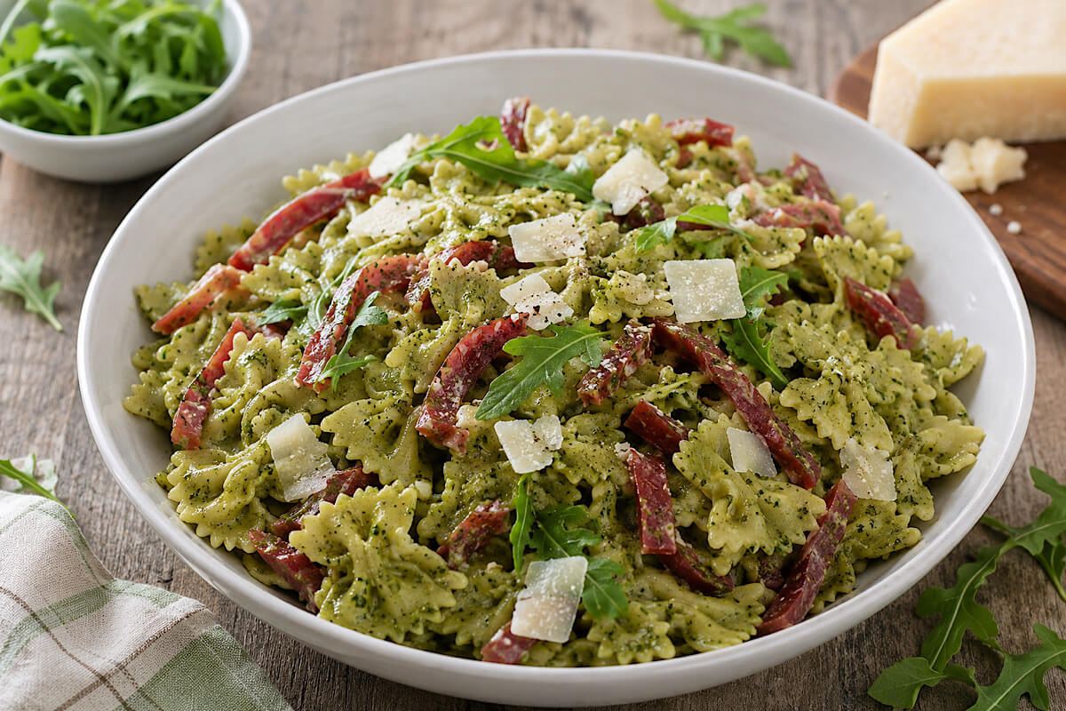 Il pesto di rucola con il Bimby che trasforma la pasta fredda in un piatto nutriente e goloso