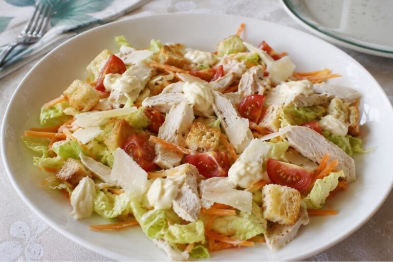 Insalata di pollo con lattuga, carote e maionese con il Bimby