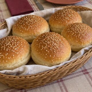 7 panini morbidi con pochissimo lievito, i buns perfetti per l’hamburger con il Bimby